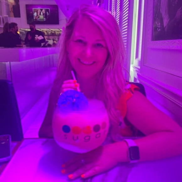 Meet your Posher, Michelle - Picture 1 of 1